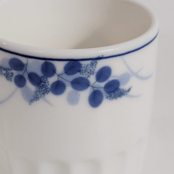 Vintage Asian Tea Cups Sake Cups White Porcelain Indigo Blue Set of 2 - Picture 3 of 9